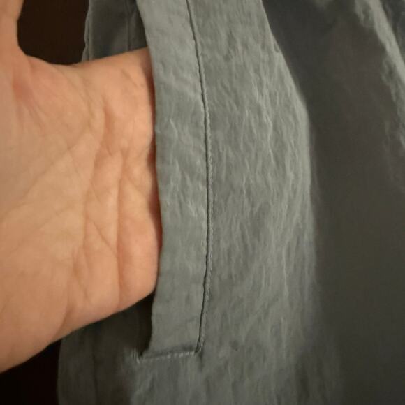 VARLEY | Gray Tulair High Rise Short Shimmer Shell Gray Nylon | Extra Small - Picture 4 of 6